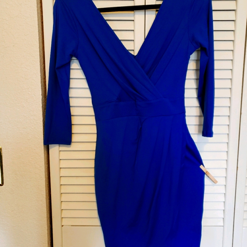 V-neck dress. Wrap look. Size S